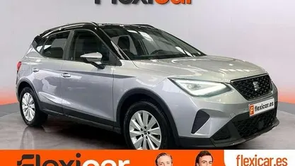 Usado Seat Arona Style 110 CV (80 kW) 2022 Gris SUV