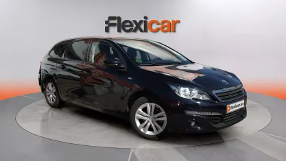 Usado Peugeot 308 SW Style 131 CV (96 kW) 2017 Negro Familiar