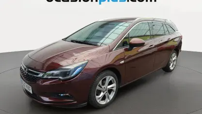 Usado Opel Astra Dynamic 150 CV (110 kW) 2018 Rojo Monovolumen
