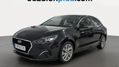 Usado Hyundai i30 120 CV (88 kW) 2019 Negro Berlina