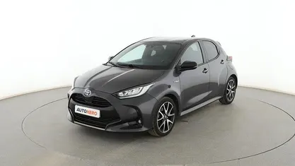 Gris Usado 2021 Toyota Yaris Hybrid Style Berlina | 19.799 € (Precio justo)