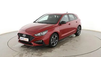 Usado Hyundai i30 N Line 120 CV (88 kW) 2023 Rojo Berlina