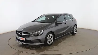 Usado Mercedes A200 Urban 135 CV (99 kW) 2017 Gris Utilitario