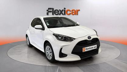 Usado Toyota Yaris Hybrid Active 116 CV (85 kW) 2021 Beige Berlina