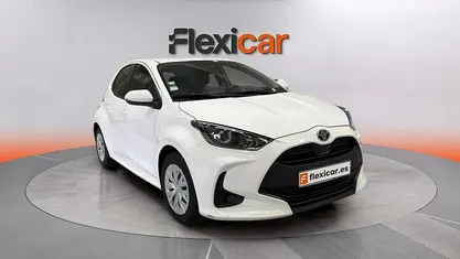 Occasion Toyota Yaris Hybrid Active 116 PK (85 kW) 2021 Beige Sedan