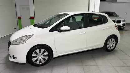 Usado Peugeot 208 Active 75 CV (55 kW) 2017 Blanco Utilitario