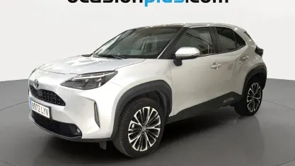 Usado Toyota Yaris Hybrid Plus 116 CV (85 kW) 2022 Gris SUV
