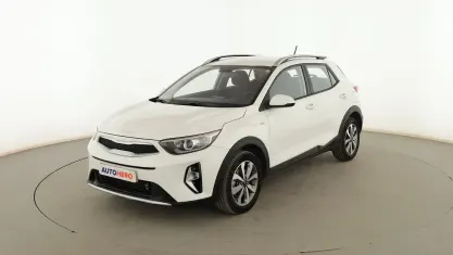 Usado Kia Stonic 101 CV (74 kW) 2022 Blanco SUV