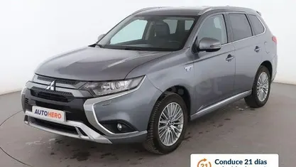 Usado Mitsubishi Outlander P-HEV Motion 224 CV (164 kW) 2018 SUV