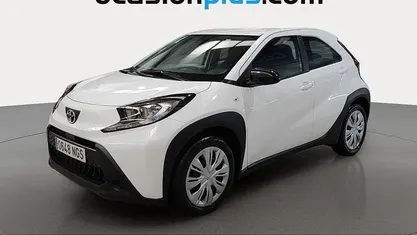 Blanco Usado 2023 Toyota Aygo X Play SUV | 12.264 € (Buen precio)