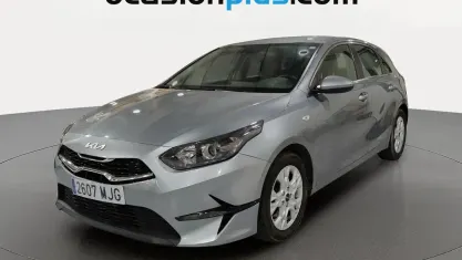Usado Kia Ceed 136 CV (100 kW) 2023 Gris plata Utilitario