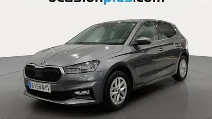 Usado Skoda Fabia Selection 95 CV (69 kW) 2025 Gris Utilitario