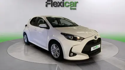 Usado Toyota Yaris Hybrid Business Edition 116 CV (85 kW) 2022 Blanco Utilitario