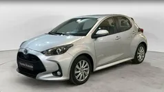 Gris / plata Usado 2024 Toyota Yaris Hybrid Active Berlina | 22.750 € (Precio justo)