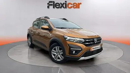 Usado Dacia Sandero Comfort 101 CV (74 kW) 2021 Amarillo Berlina