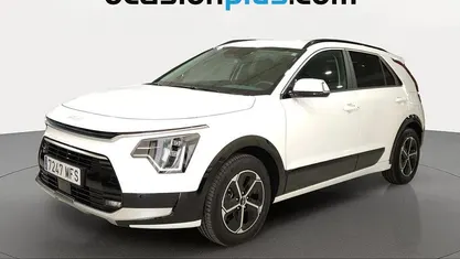 Begagnad Kia Niro 141 HK (103 kW) 2023 Vit SUV