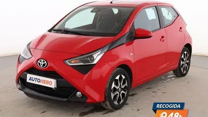 Usado Toyota Aygo X-wave 72 CV (52 kW) 2018 Rojo Utilitario