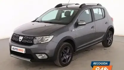 Usado Dacia Sandero 90 CV (66 kW) 2017 Gris Berlina