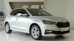 Gris Nuevo 2024 Skoda Fabia Berlina | 21.550 € (Precio justo)