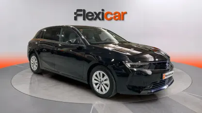 Usado Opel Astra Edition 110 CV (80 kW) 2022 Negro Utilitario