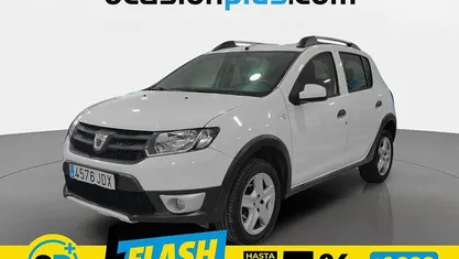 Usado Dacia Sandero Stepway 90 CV (66 kW) 2015 Blanco Utilitario