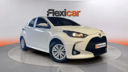 Usado Toyota Yaris Comfort 72 CV (52 kW) 2023 Blanco Utilitario