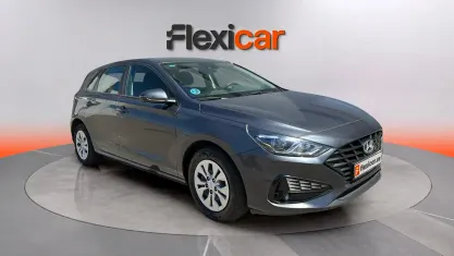 Usado Hyundai i30 110 CV (80 kW) 2022 Gris Berlina