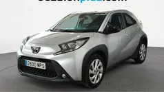 Gris Usado 2024 Toyota Aygo Play Utilitario | 14.000 € (Precio justo)