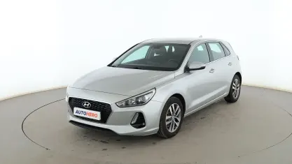 Usado Hyundai i30 140 CV (102 kW) 2017 Gris Berlina