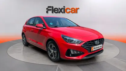 Usado Hyundai i30 116 CV (85 kW) 2021 Rojo Berlina
