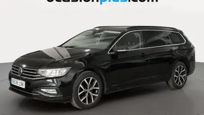 Usado VW Passat Executive 150 CV (110 kW) 2021 Negro Familiar