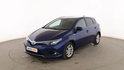 Usado Toyota Auris Hybrid Active 136 CV (100 kW) 2016 Azul Berlina