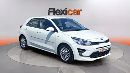 Usado Kia Rio 84 CV (61 kW) 2021 Blanco Berlina