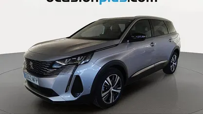 Usado Peugeot 5008 Allure 131 CV (96 kW) 2023 Gris SUV
