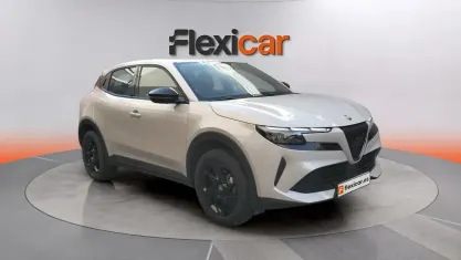 Usado Alfa Romeo Junior Edizione Speciale 145 CV (106 kW) 2025 Beige SUV