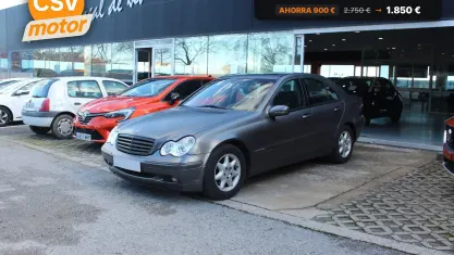 Usado Mercedes C220 143 CV (105 kW) 2003 Gris Berlina