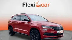 Rojo Usado 2022 Skoda Karoq SportLine SUV | 24.290 € (Precio justo)
