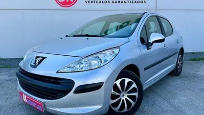 Usado Peugeot 207 90 CV (66 kW) 2007 Plateado Utilitario