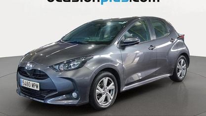 Usado Toyota Yaris Hybrid Active 116 CV (85 kW) 2024 Gris Utilitario