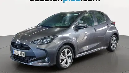 Gris Usado 2024 Toyota Yaris Hybrid Active Utilitario | 16.719 € (Buen precio)