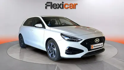 Usado Hyundai i30 120 CV (88 kW) 2024 Blanco Berlina
