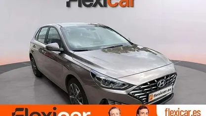 Usado Hyundai i30 110 CV (80 kW) 2023 Gris Utilitario