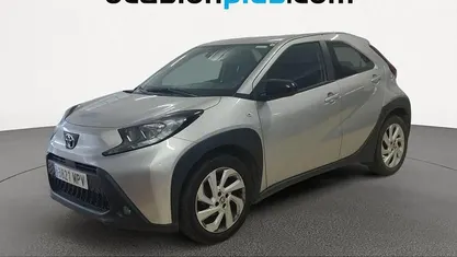 Usado 2024 Toyota Aygo X Play SUV | 12.773 € (Precio justo)
