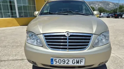 Usado SsangYong Rodius Limited 165 CV (121 kW) 2009 Beige Monovolumen