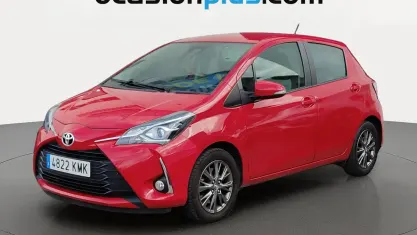 Usado Toyota Yaris Active 111 CV (81 kW) 2018 Rojo Utilitario