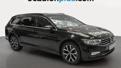 Usado VW Passat Executive 150 CV (110 kW) 2021 Negro Familiar