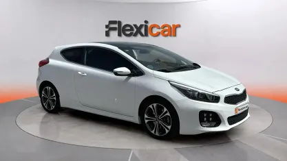 Usado Kia Ceed GT GT-Line 136 HP (100 kW) 2018 Branco Sedan
