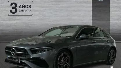 Usado Mercedes A180 AMG line 136 CV (100 kW) 2025 Gris Berlina