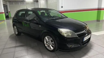 Usado Opel Astra Sport 120 CV (88 kW) 2005 Negro