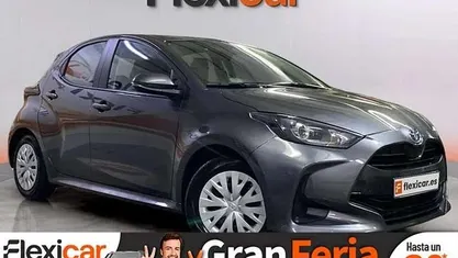 Usado 2023 Toyota Yaris Hybrid Active Utilitario | 16.990 € (Precio justo)